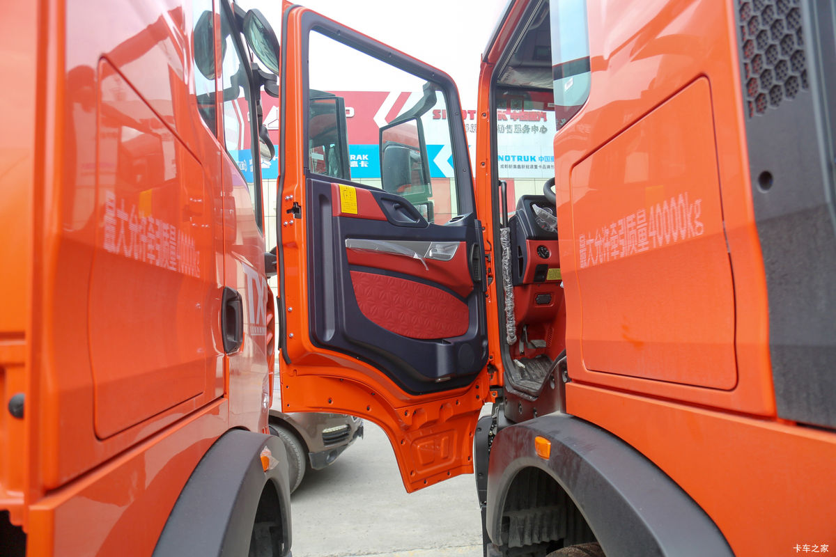 �й����� HOWO TX7�ؿ� 480���� 6X4 LNGǣ������ʻ��                                               