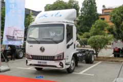 陕汽商用车 德龙G300 163马力 4.2米单排厢式轻卡(SX5041XXYNP63311) 陕汽商用车 德龙G300 163马力 4.2米单排厢式轻卡(SX5041XXYNP63311)