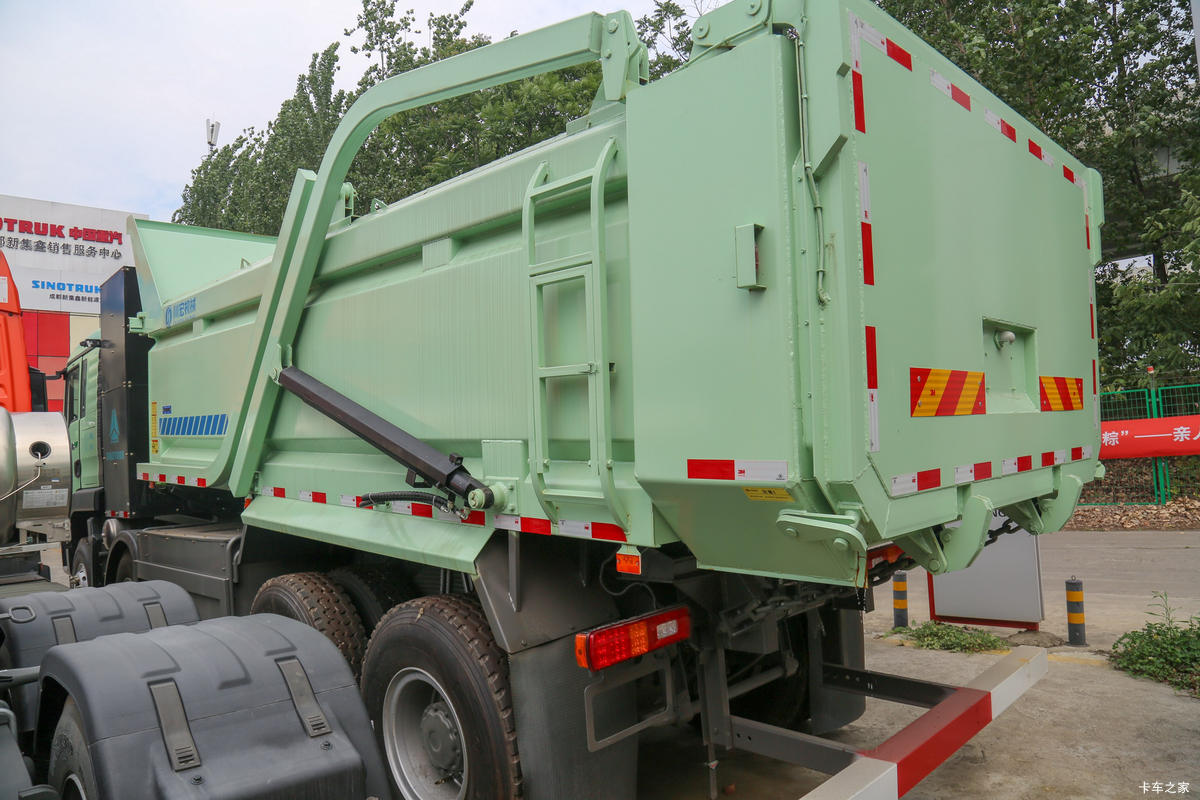  HOWO TXؿ 8X4 5.6״綯ж(ZZ3317V326GZ1BEV61)612kWh