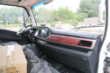 �������ó� ����S300 4.5T 4.05�׵��Ŵ��綯��س�100.46kWhͼƬ