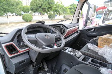 �������ó� ����S300 4.5T 4.05�׵��Ŵ��綯��س�100.46kWhͼƬ