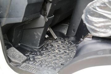 �������ó� ����S300 4.5T 4.05�׵��Ŵ��綯��س�100.46kWhͼƬ