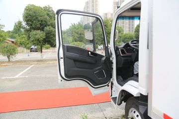 �������ó� ����S300 4.5T 4.05�׵��Ŵ��綯��س�100.46kWhͼƬ