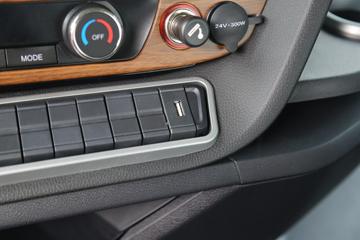 �й����� HOWO TH7�ؿ� 530���� 6X4 LNG�Զ���ǣ����(��ʿ��16��)(ZZ4257V384HF1LB)ͼƬ