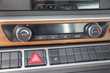 �й����� HOWO TH7�ؿ� 530���� 6X4 LNG�Զ���ǣ����(��ʿ��16��)(ZZ4257V384HF1LB)ͼƬ