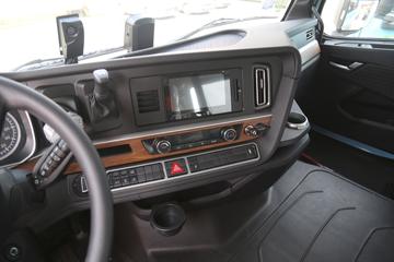 �й����� HOWO TH7�ؿ� 530���� 6X4 LNG�Զ���ǣ����(��ʿ��16��)(ZZ4257V384HF1LB)ͼƬ