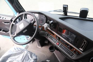 �й����� HOWO TH7�ؿ� 530���� 6X4 LNG�Զ���ǣ����(��ʿ��16��)(ZZ4257V384HF1LB)ͼƬ