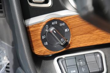 �й����� HOWO TH7�ؿ� 530���� 6X4 LNG�Զ���ǣ����(��ʿ��16��)(ZZ4257V384HF1LB)ͼƬ