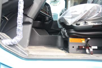 �й����� HOWO TH7�ؿ� 530���� 6X4 LNG�Զ���ǣ����(��ʿ��16��)(ZZ4257V384HF1LB)ͼƬ