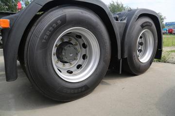 �й����� HOWO TH7�ؿ� 530���� 6X4 LNG�Զ���ǣ����(��ʿ��16��)(ZZ4257V384HF1LB)ͼƬ