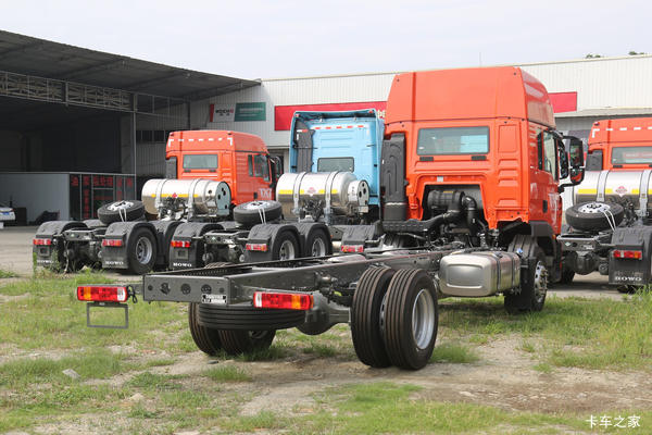 中国重汽 HOWO TX 290马力 4X2 6.8米仓栅式载货车
