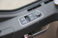 陕汽康明斯 龙骥 280马力 4X2 9.8米LNG厢式载货车(SX5189XXYLB721TLQ1)