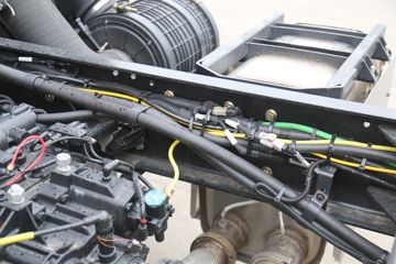 ��������˹ ���� 280���� 4X2 9.8��LNG��ʽ�ػ���(SX5189XXYLB721TLQ1)ͼƬ