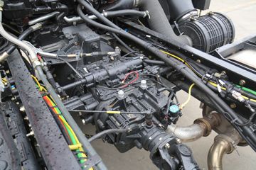 ��������˹ ���� 280���� 4X2 9.8��LNG��ʽ�ػ���(SX5189XXYLB721TLQ1)ͼƬ