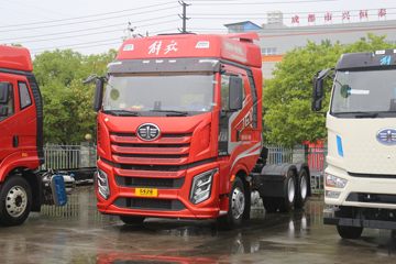 解放J6V 精英版 12.5L柴油 580马力 6X4 一汽解放12档 高顶 牵引车