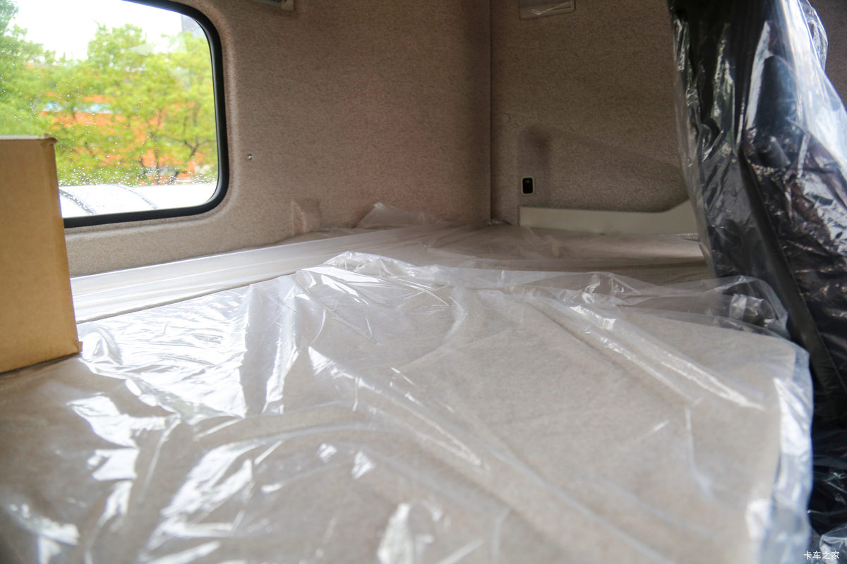 һ����� J6V�ؿ� ��Ӣ�� 600���� 6X4 LNG�Զ���ǣ����(��ʿ��16��)(Һ��)(CA4250P66M25T1AE6)��ʻ��                                               