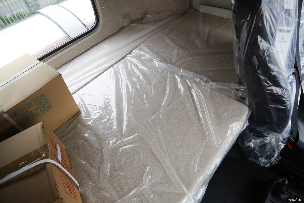 һ����� J6V�ؿ� ��Ӣ�� 600���� 6X4 LNG�Զ���ǣ����(��ʿ��16��)(Һ��)(CA4250P66M25T1AE6)��ʻ��                                               