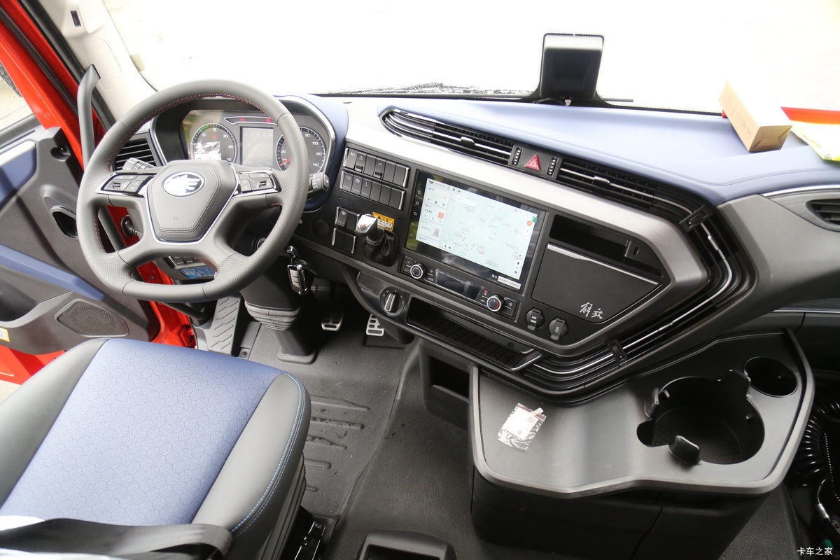 һ����� J6V�ؿ� ��Ӣ�� 600���� 6X4 LNG�Զ���ǣ����(��ʿ��16��)(Һ��)(CA4250P66M25T1AE6)��ʻ��                                               