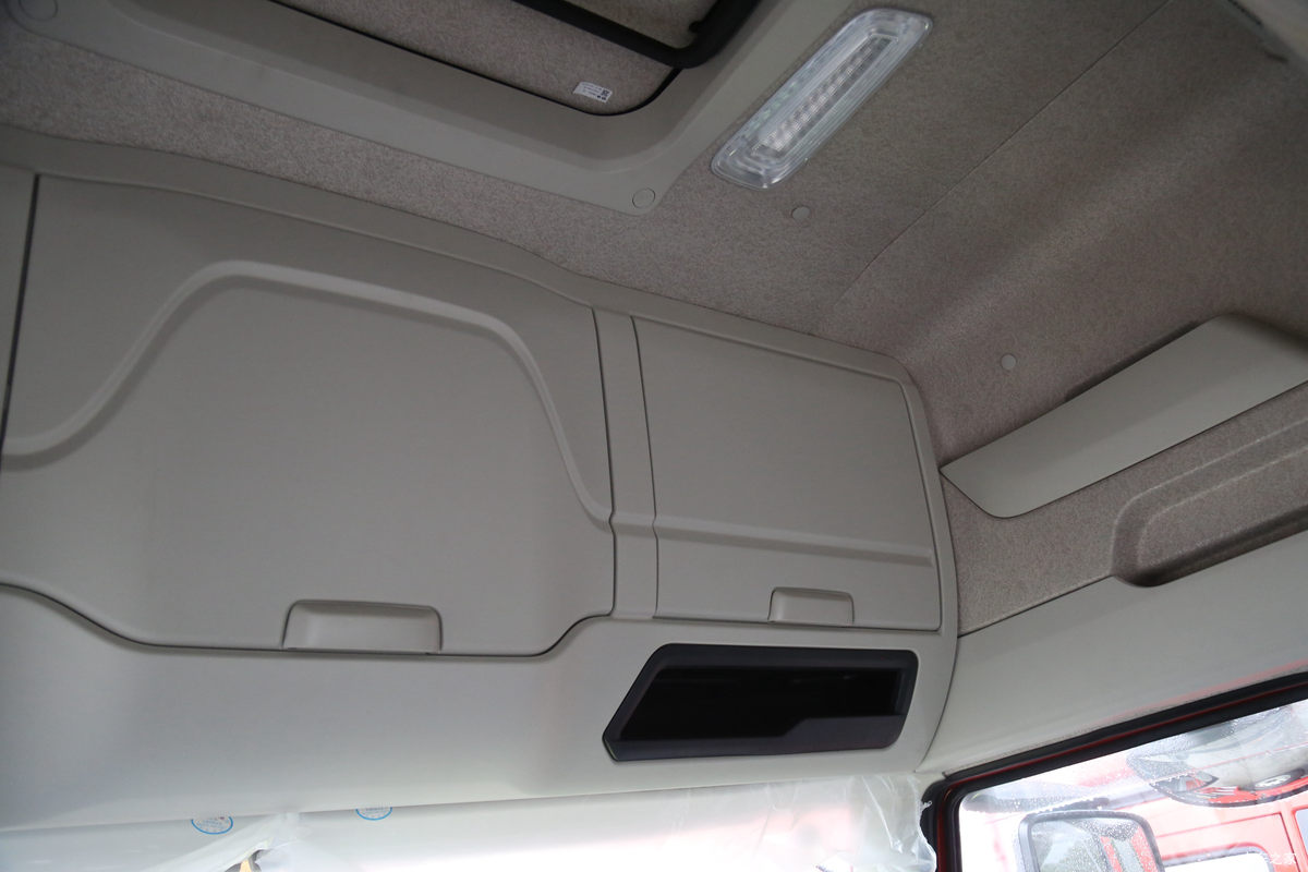 һ����� J6V�ؿ� ��Ӣ�� 600���� 6X4 LNG�Զ���ǣ����(��ʿ��16��)(Һ��)(CA4250P66M25T1AE6)��ʻ��                                               