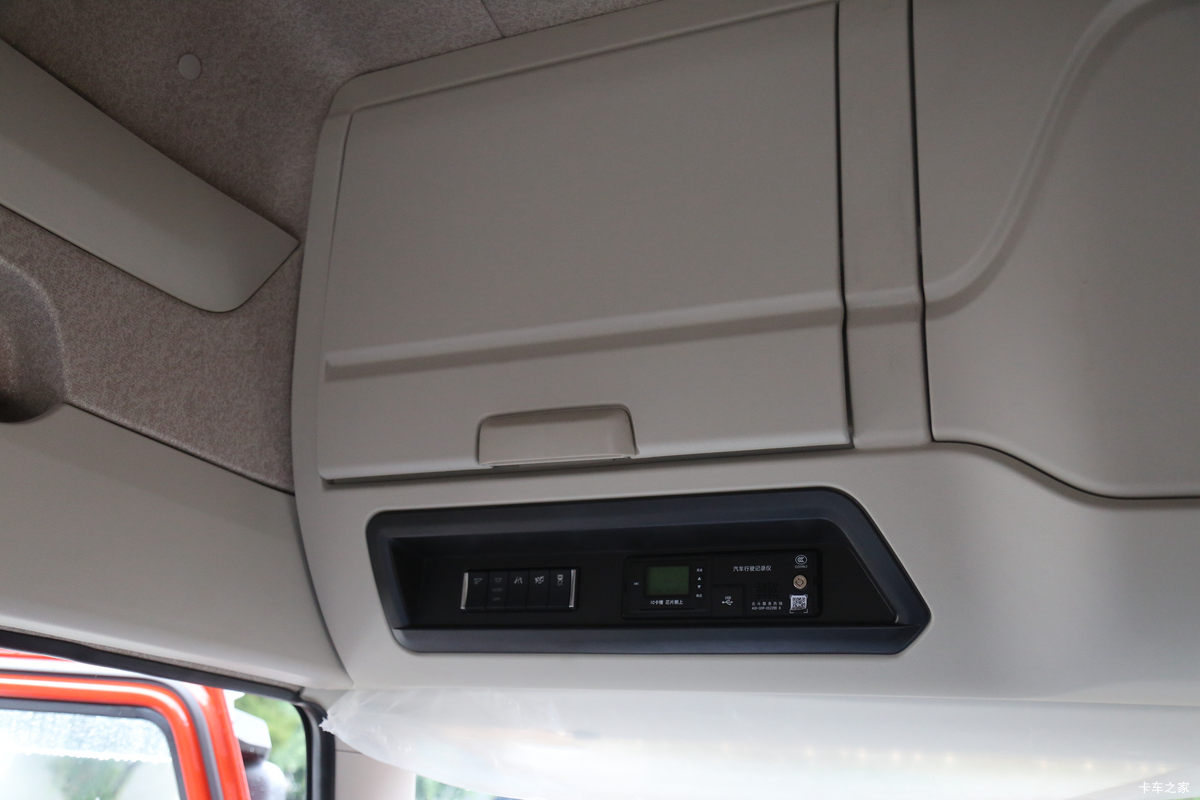 һ����� J6V�ؿ� ��Ӣ�� 600���� 6X4 LNG�Զ���ǣ����(��ʿ��16��)(Һ��)(CA4250P66M25T1AE6)��ʻ��                                               