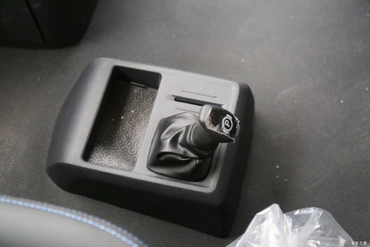 һ����� J6V�ؿ� ��Ӣ�� 600���� 6X4 LNG�Զ���ǣ����(��ʿ��16��)(Һ��)(CA4250P66M25T1AE6)��ʻ��                                               