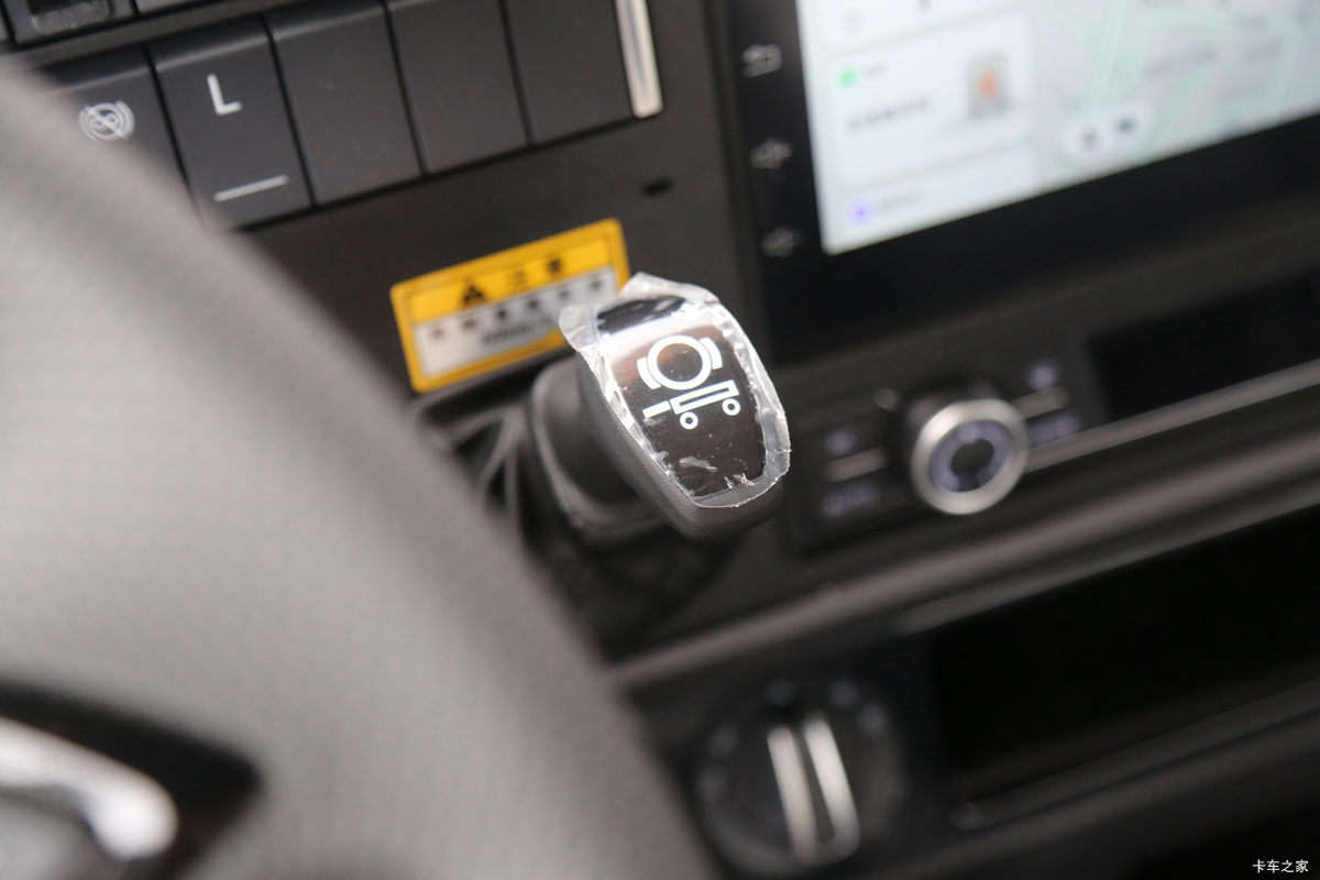 һ����� J6V�ؿ� ��Ӣ�� 600���� 6X4 LNG�Զ���ǣ����(��ʿ��16��)(Һ��)(CA4250P66M25T1AE6)��ʻ��                                               