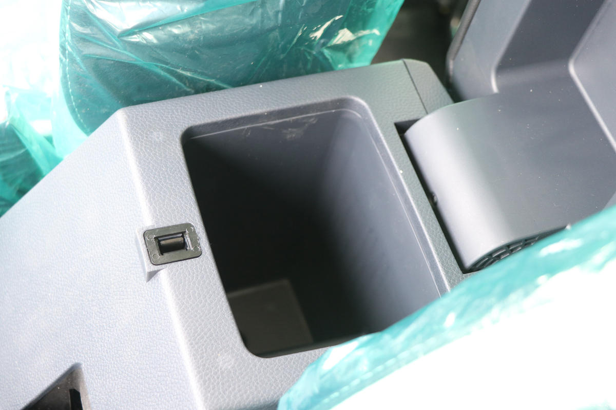 ���� ����V3 1.6L 122���� 3.02��˫������΢��(BJ1030V4AV8-43)��ʻ��                                               