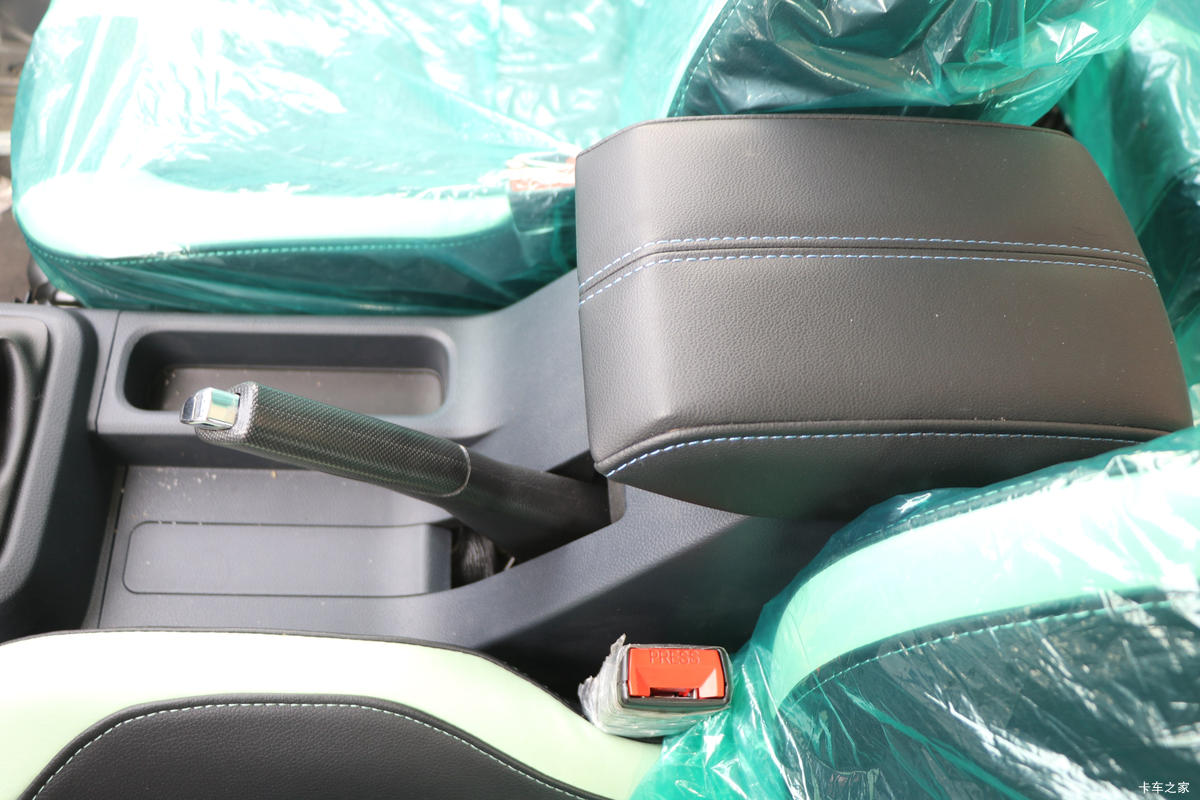 ���� ����V3 1.6L 122���� 3.02��˫������΢��(BJ1030V4AV8-43)��ʻ��                                               