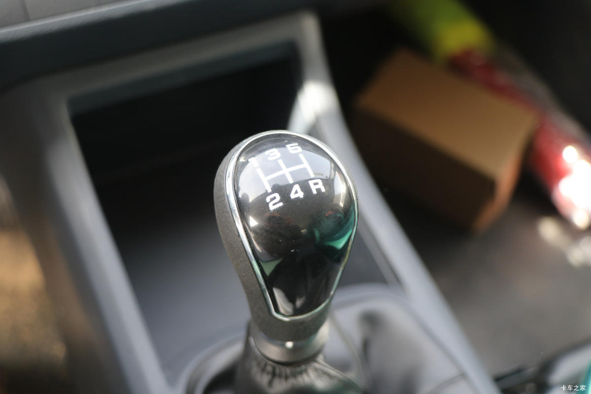 ���� ����V3 1.6L 122���� 3.02��˫������΢��(BJ1030V4AV8-43)��ʻ��                                               