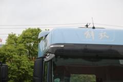 一汽解放 J7重卡 经典版 530马力 6X4 LNG自动档牵引车(CA4250P77M26T1E6)