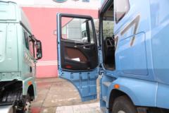 一汽解放 J7重卡 经典版 530马力 6X4 LNG自动档牵引车(CA4250P77M26T1E6)