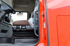 东风商用车 天龙旗舰KX 王者版 530马力 6X4 LNG牵引车(液缓)