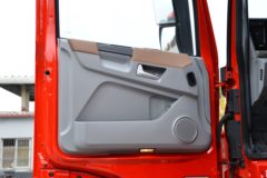 东风商用车 天龙旗舰KX 王者版 530马力 6X4 LNG牵引车(液缓)