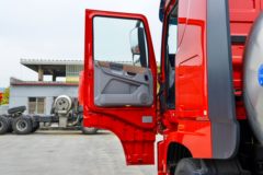 东风商用车 天龙旗舰KX 王者版 530马力 6X4 LNG牵引车(液缓)