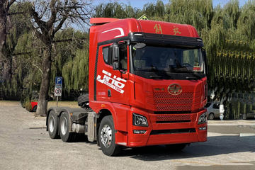 青岛解放 JH6重卡 智享版 610马力 6X4 AMT自动档危险品牵引车(CA4258P25K15T1E6A81)