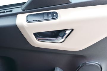 �������ó� ���KR PLUS 280���� 4X2 9.8��LNG��ʽ�ػ���(DFH5180XXYE27)ͼƬ