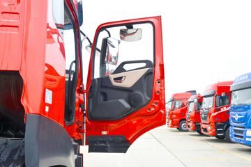 �������ó� ���KR PLUS 280���� 4X2 9.8��LNG��ʽ�ػ���(DFH5180XXYE27)ͼƬ