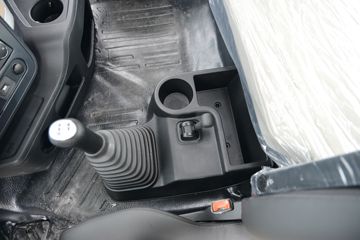 �������ó� ���KR PLUS 280���� 4X2 9.8��LNG��ʽ�ػ���(DFH5180XXYE27)ͼƬ