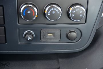 �������ó� ���KR PLUS 280���� 4X2 9.8��LNG��ʽ�ػ���(DFH5180XXYE27)ͼƬ