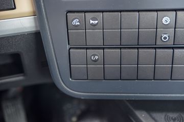 �������ó� ���KR PLUS 280���� 4X2 9.8��LNG��ʽ�ػ���(DFH5180XXYE27)ͼƬ