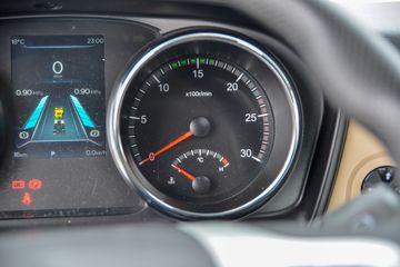 �������ó� ���KR PLUS 280���� 4X2 9.8��LNG��ʽ�ػ���(DFH5180XXYE27)ͼƬ