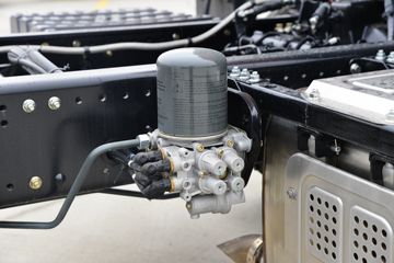 �������ó� ���KR PLUS 280���� 4X2 9.8��LNG��ʽ�ػ���(DFH5180XXYE27)ͼƬ