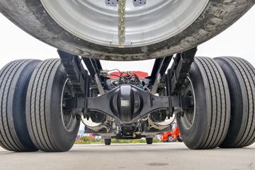 �������ó� ���KR PLUS 280���� 4X2 9.8��LNG��ʽ�ػ���(DFH5180XXYE27)ͼƬ