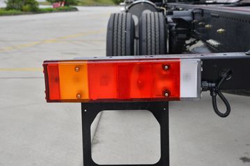 �������ó� ���KR PLUS 280���� 4X2 9.8��LNG��ʽ�ػ���(DFH5180XXYE27)ͼƬ