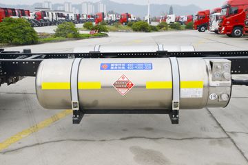 �������ó� ���KR PLUS 280���� 4X2 9.8��LNG��ʽ�ػ���(DFH5180XXYE27)ͼƬ