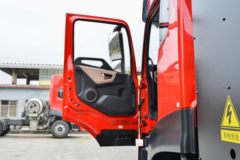 东风商用车 天龙KL 6X4 换电式纯电动牵引车(高顶)282kWh