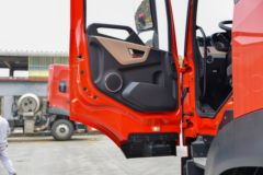 东风商用车 天龙KL 标载版 6X4 换电式纯电动牵引车350kWh