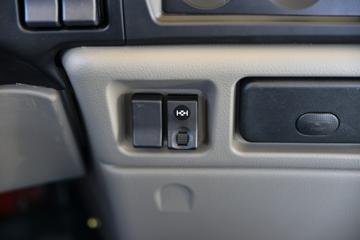 ����ʮͨ ��� 245���� 4X2 ƽ�����䳵(STQ5188TPBN6)ͼƬ