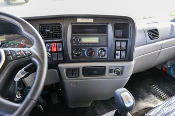 ����ʮͨ ��� 245���� 4X2 ƽ�����䳵(STQ5188TPBN6)ͼƬ