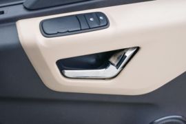 东风天锦KR&nbsp;扫路车驾驶室图片